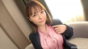 SIRO-4796 [第一枪] [巨乳女老师] [连续喷] 一个有著孩子无法表现的性欲的巨乳Dirty 小音乐老师下来了。狰狞的表情里没有神官的尊严，化身为吞噬色欲的女脸.. 网上AV应用→AV体验拍摄1761